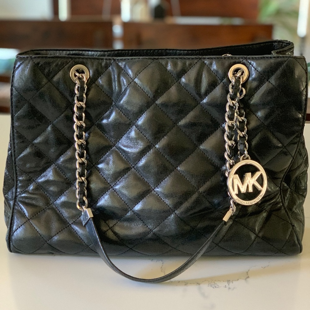 EUC MICHAEL KORS LEATHER QUILTED BAG